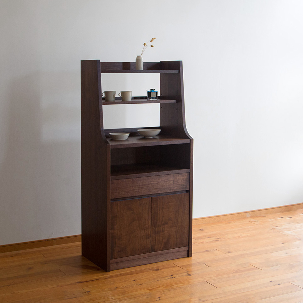 ウォールナットのオーダーメイドシェルフ オイルフィニッシュ ペットのためのメモリアルキャビネット ウォールナット