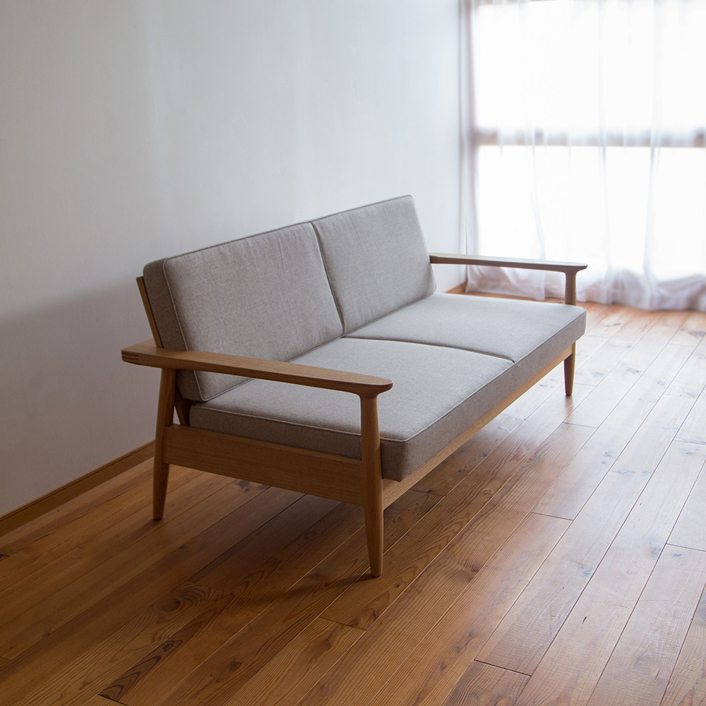 2.5人掛け、国産ナラ材で作った座面の硬いソファです W170cm 2.5人掛けソファ 国産のナラ