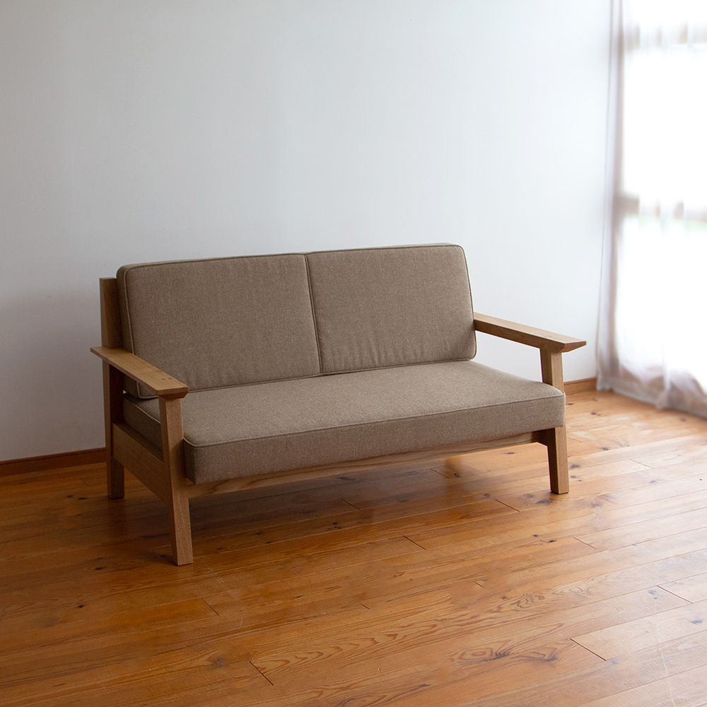 北海道産のナラで作った2人掛けソファ 北海道産のナラで作った2.5人掛けソファ