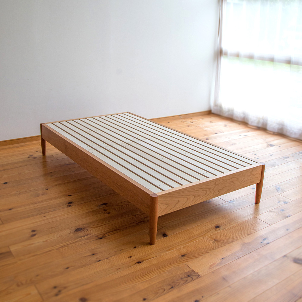 オーダー家具　チェリーのシングルベッド