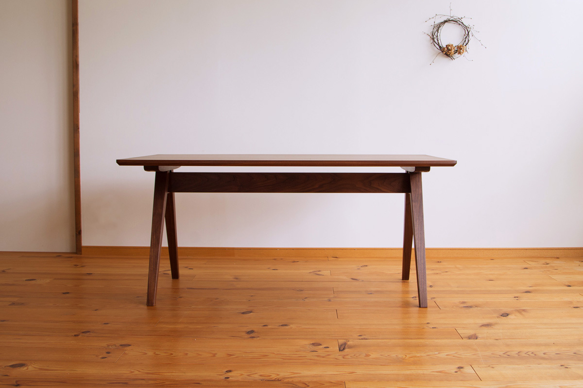 注文家具　ウォールナットのダイニングテーブル　W150cm
