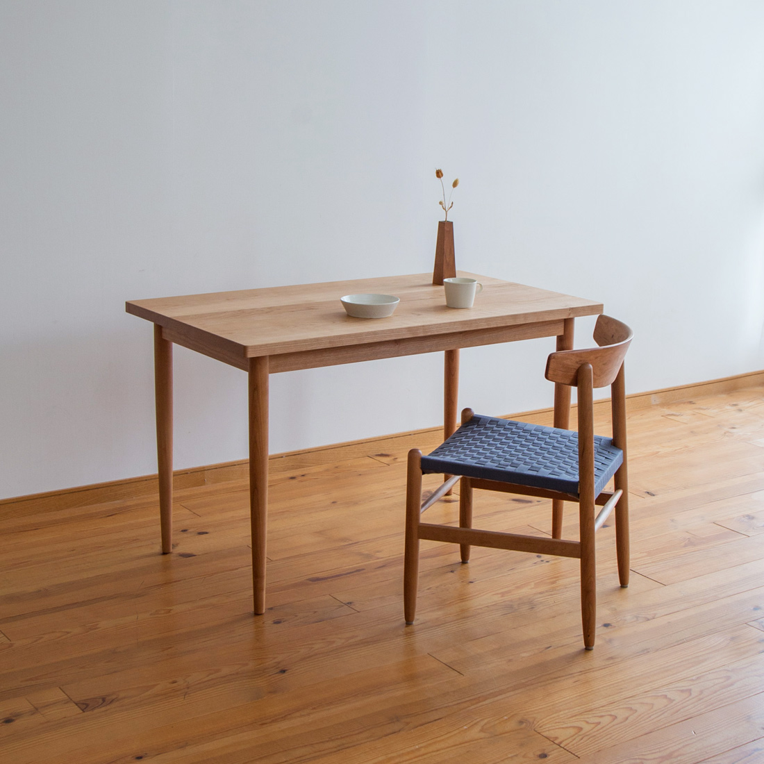 一人暮らしのダイニングテーブル　チェリー無垢材　110×65cm
