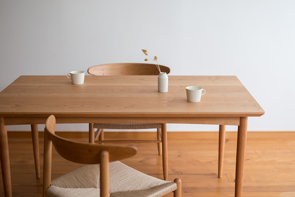 ブラックチェリーのテーブル 140cm 丸足 チェリー無垢材のテーブル 4本足 丸足