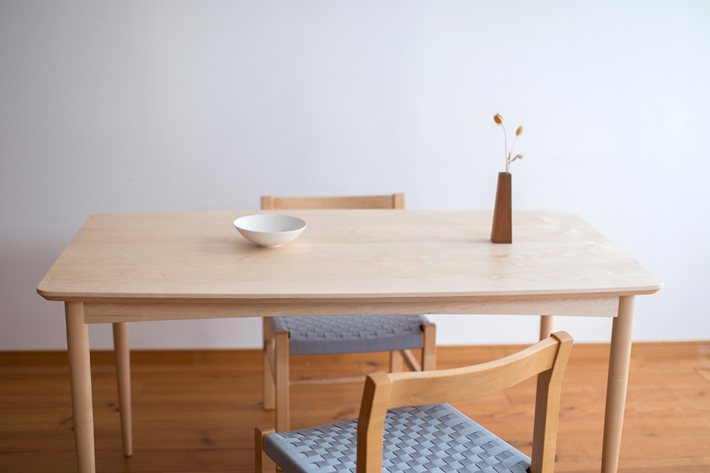 �I�[�_�[�Ƌ�@�T�C�Y�I�[�_�[�ł���_�C�j���O�e�[�u��